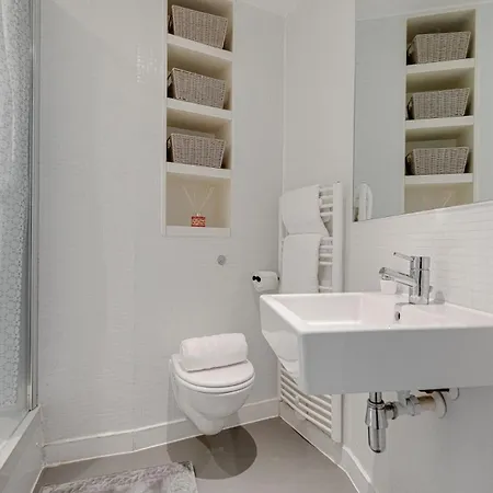 Heart Of City, Centre Point Luxury Apartament