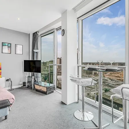 Heart Of City, Centre Point Luxury Apartament